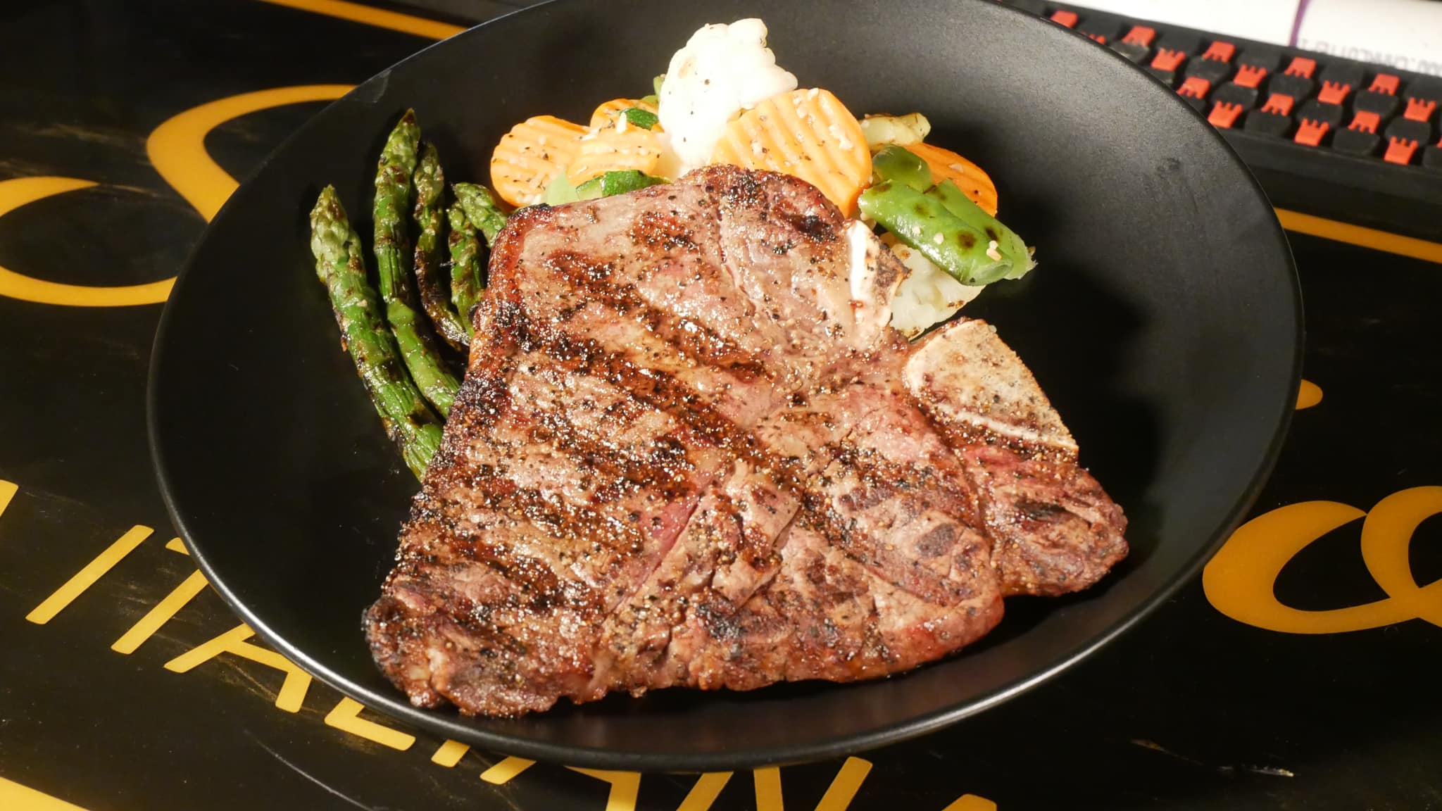 steak and asparagus